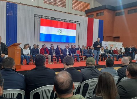 entrega de becas del gobierno