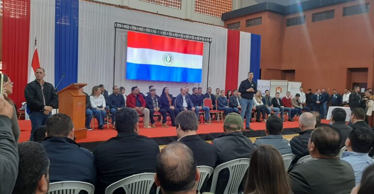 entrega de becas del gobierno