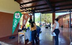entrega de becas uni
