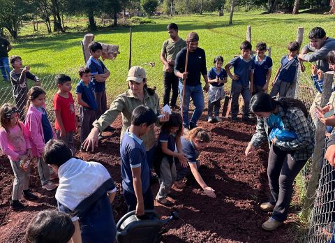 instalación de huerta escolar (2)